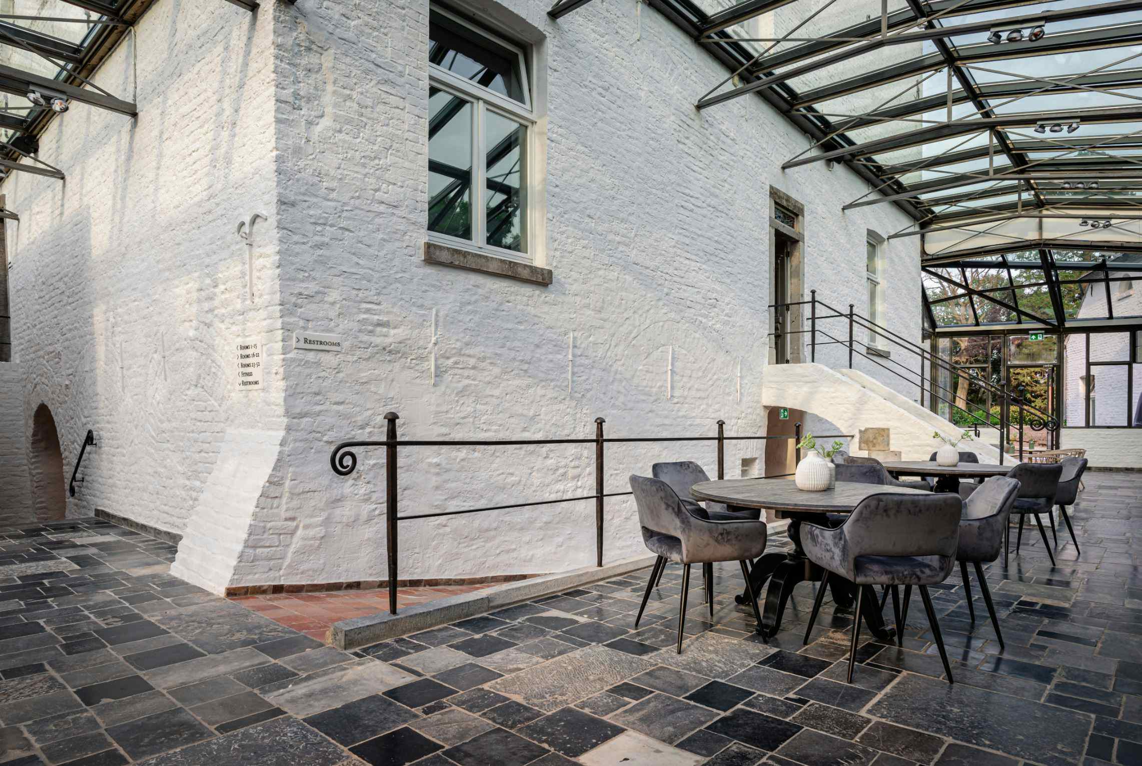 Hire Tuin van de Barones, Pillows Charme Hotel Château De Raay, Baarlo